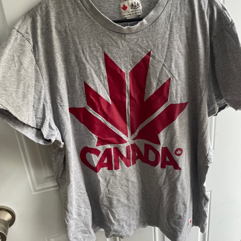 Hudson's Bay Canada Olympics T-shirt
Gray Great White North Mens XL 100% cotton
